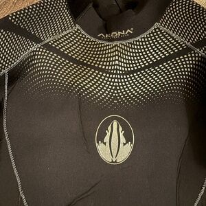AKONA men’s 3mm 2XL wetsuit new w/tags